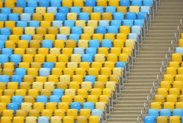 一夜3笔签约达成！39岁冠军前锋回归，新科“抢断王”获4年大合同.